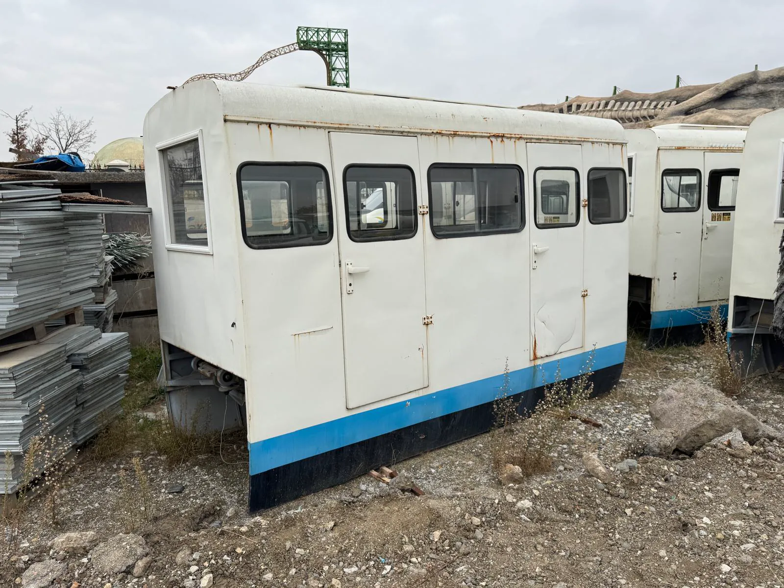 Çürüyen monorail vagonu dıştan